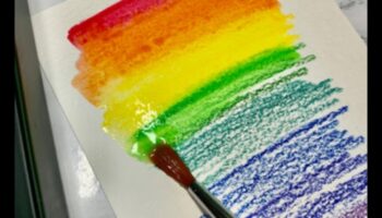 حدود غير واضحة: استكشاف النعومة في فن الرسم بالقلم الرصاص بالألوان المائية