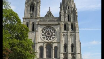 كاتدرائيات شارتر: روائع العمارة القوطية